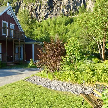 B&B Les Deux Pignons Petit-Saguenay Exterior photo