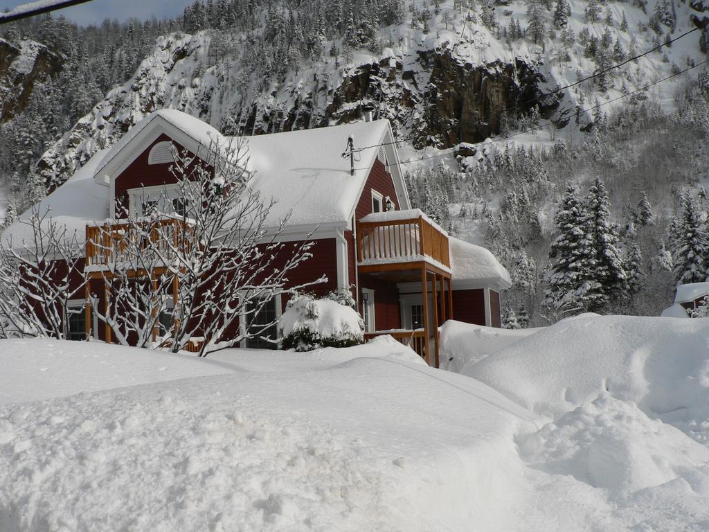 B&B Les Deux Pignons Petit-Saguenay Exterior photo