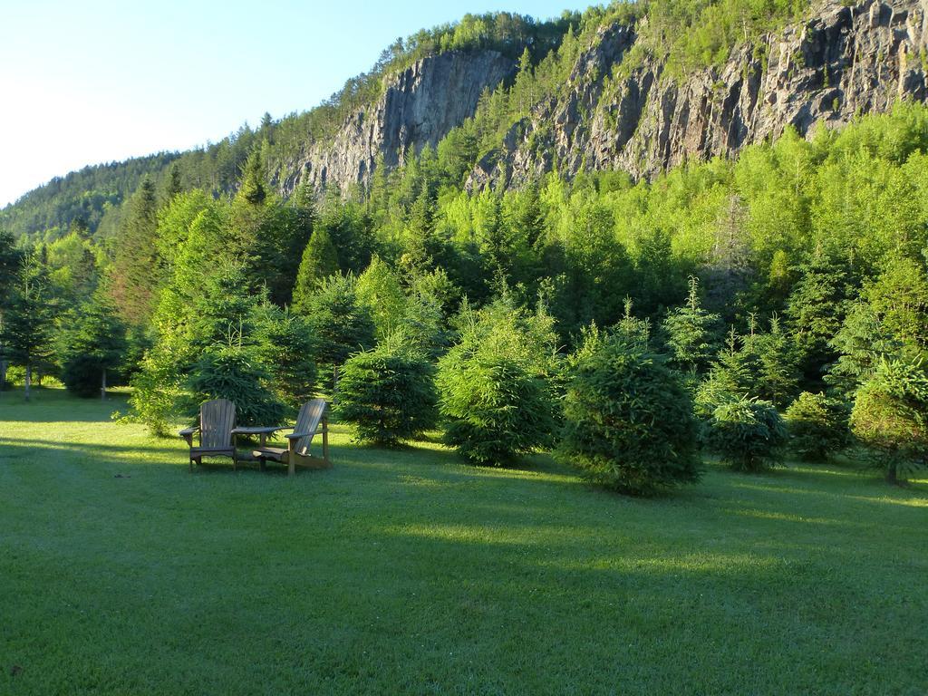 B&B Les Deux Pignons Petit-Saguenay Exterior photo