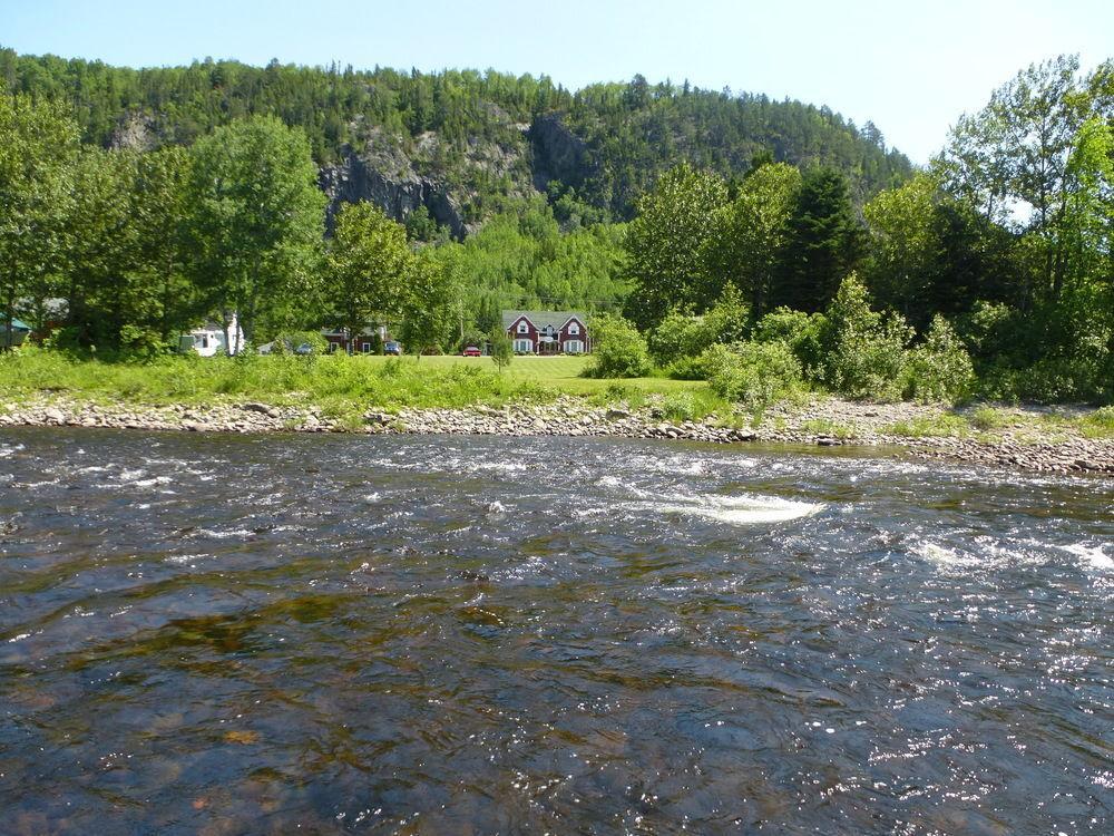 B&B Les Deux Pignons Petit-Saguenay Exterior photo