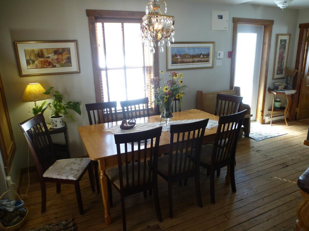 B&B Les Deux Pignons Petit-Saguenay Exterior photo