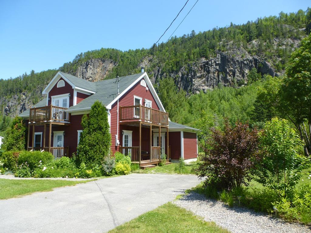B&B Les Deux Pignons Petit-Saguenay Exterior photo