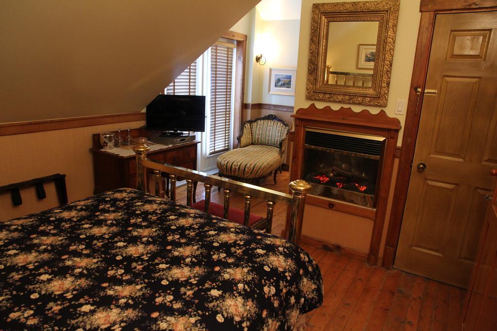 B&B Les Deux Pignons Petit-Saguenay Exterior photo